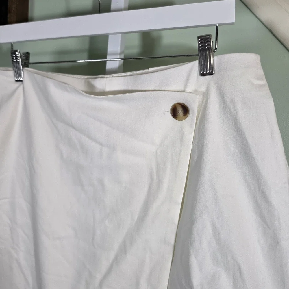 Chicos‎ Brigitte Pull On Assymetrical Wrap Skort Alablaster Size 2 (Large 12/14)